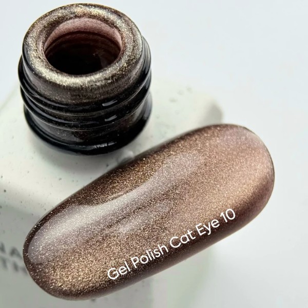 NAILSOFTHEDAY Gel Polish Cat Eye 10 — a brown cat eye gel polish with a golden shimmer, providing full coverage in one layer. 6 ml.